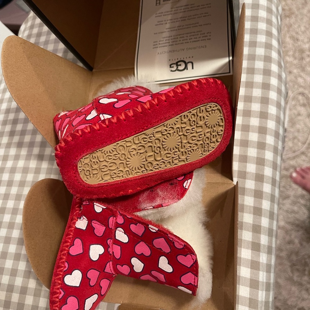 New. UGG for baby 0-6 months